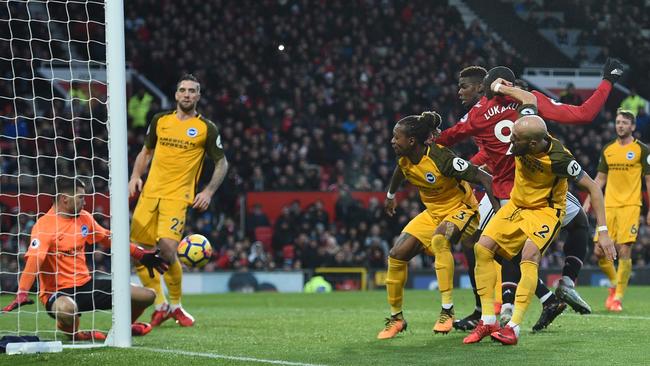 Ryan defies Romelu Lukaku and Paul Pogba. (AFP Photo/Oli Scarff)