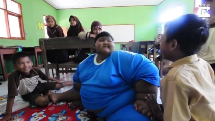 World's fattest boy now walks to school