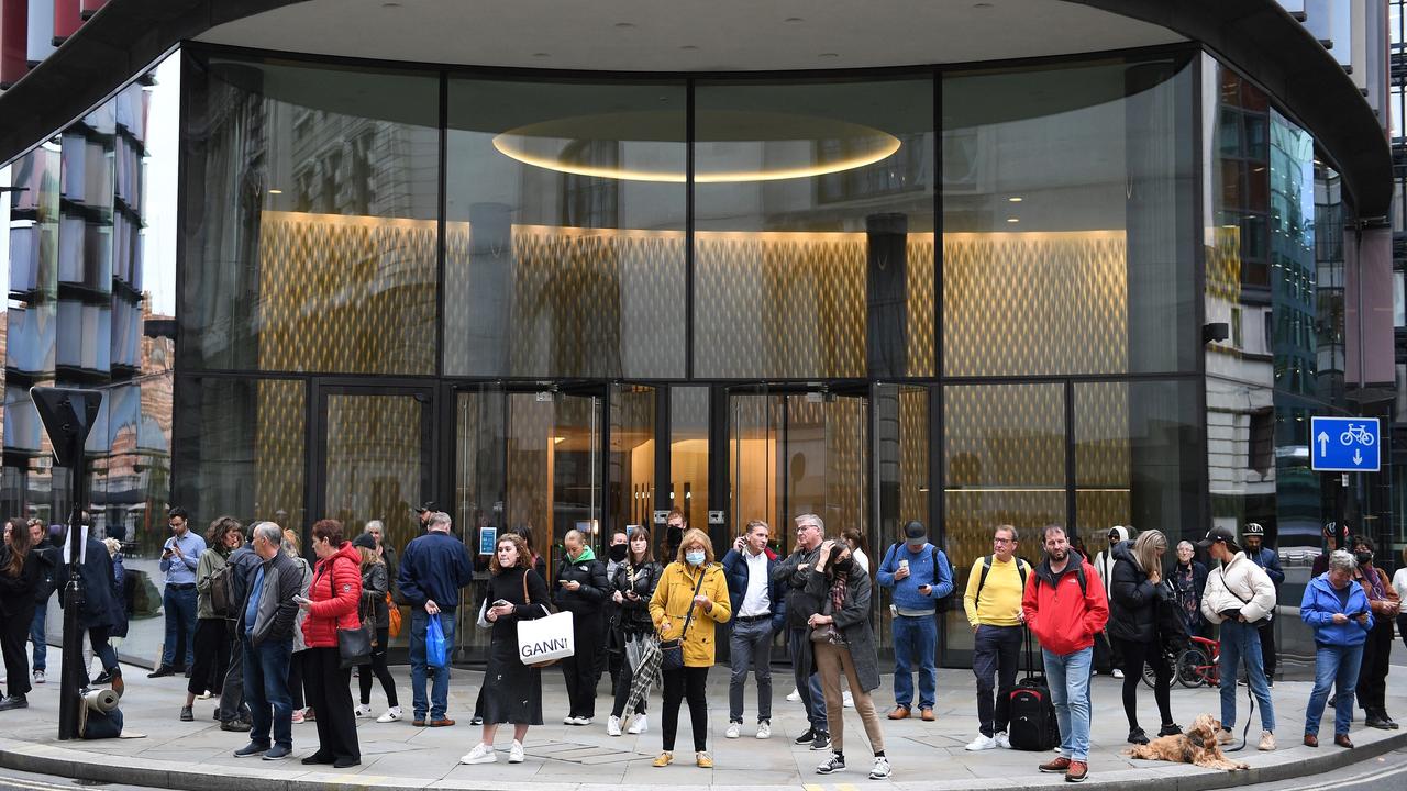 People wait opposite the Old Bailey Central Criminal Court as they await the sentencing of British police officer Wayne Couzens. Picture: Daniel Leal-Olivas / AFP