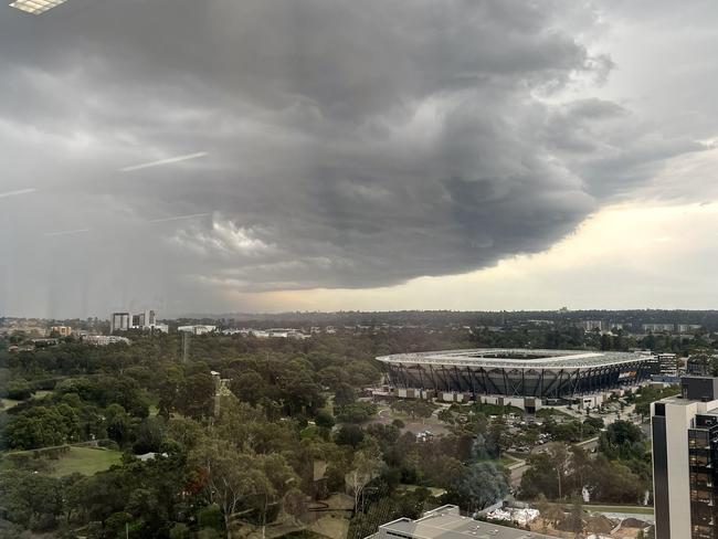 Storm in Sydney today.Ray Deed@raydeedI think God is coming #sydneystorm