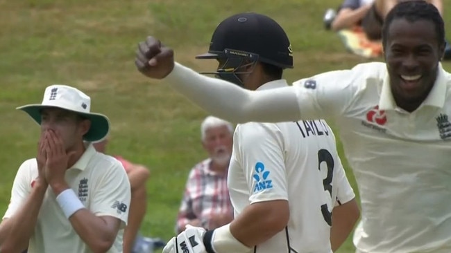 Jofra Archer celebrates the 'wicket' of Kane Williamson. Stuart Broad knows the real truth.