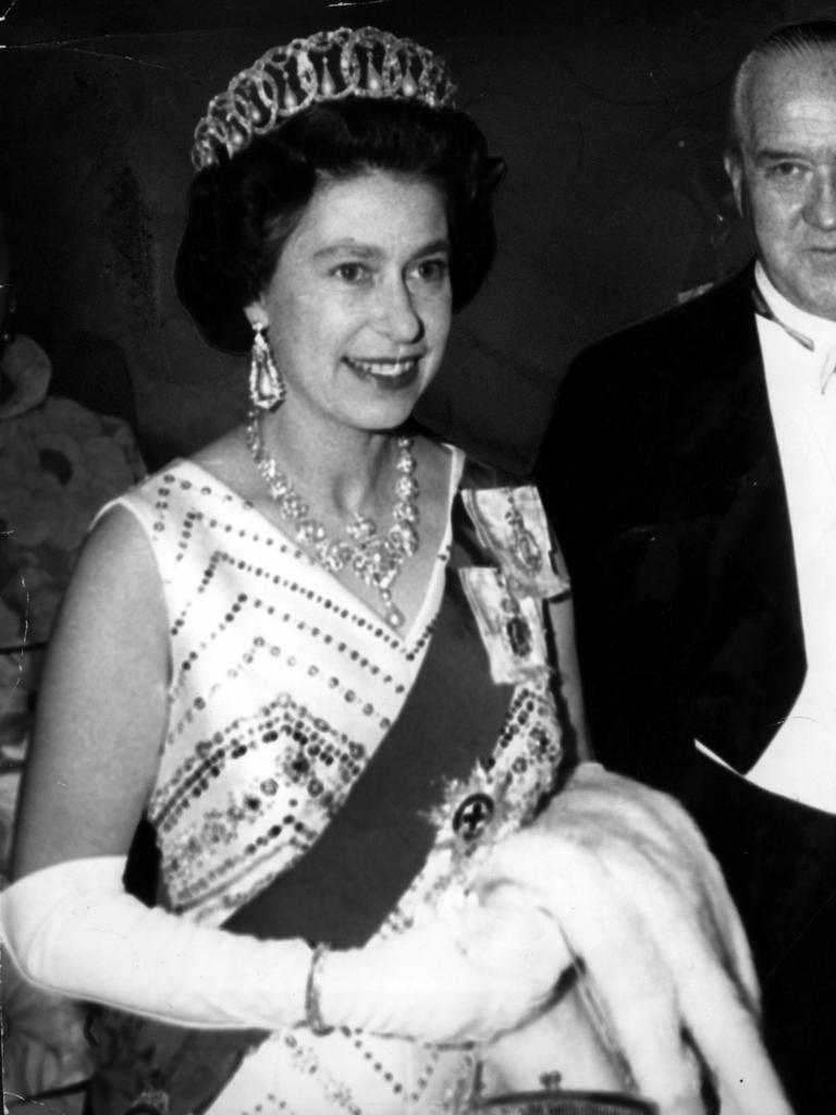 Elizabeth dazzles in diamonds for an evening do.