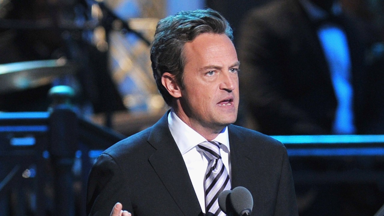 Matthew Perry was found underwater in hot tub by bystander, officials ...