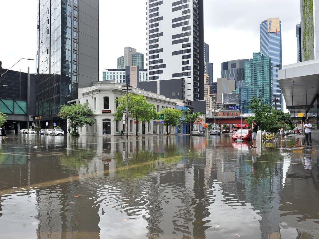 Melbourne Weather: Flooding, Power Outages Cause Traffic Chaos | Herald Sun