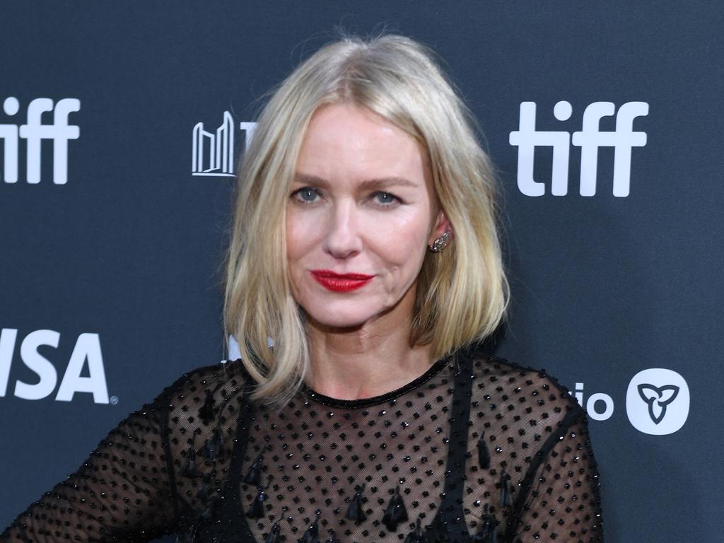 Naomi Watts experienced migraines.