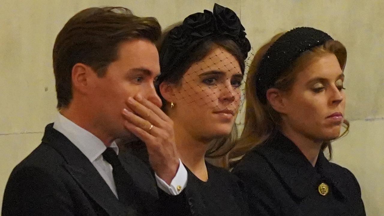 Princess Eugenie (centre) Princess Beatrice, and her husband Edoardo Mapelli Mozzi attend the vigil. (Photo Dominic Lipinski – WPA Pool/Getty Images)