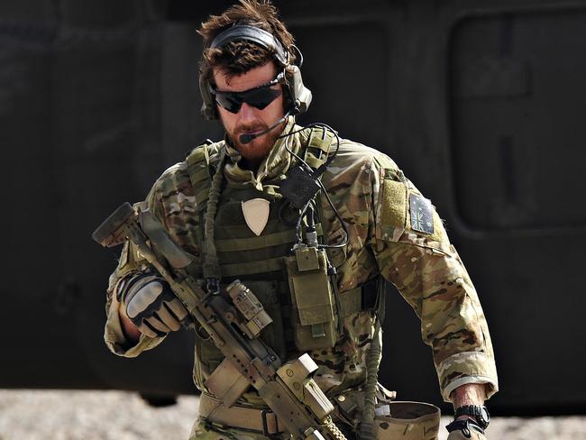 SAS Corporal Ben Roberts-Smith VC, MG, with the Australian Special Operations Task Group, leaves a UH-60 Blackhawk helicopter during preparation of the Shah Wali Kot offensive in Afghanistan, 06/2010. Roberts-Smith was later awarded the Victoria Cross during action in saving the lives of wounded comrades.