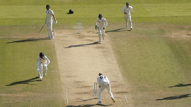 Nathan Lyon fumbles the ball and misses a run-out opportunity on Jack Leach. Picture: Getty Images