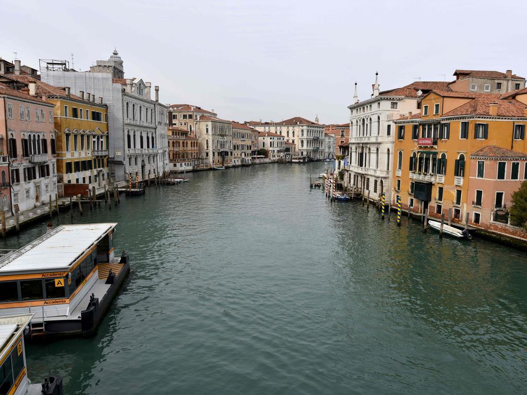 Italy quarantines 10 million