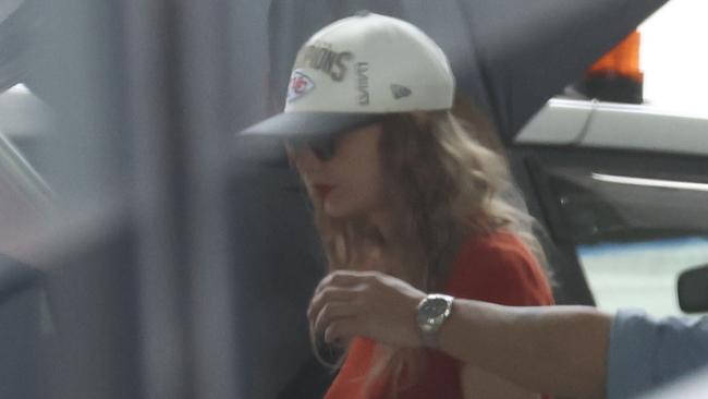 Sporting a new Kansas City Chiefs Super Bowl champions cap, Taylor Swift arrives in Sydney on Monday. Picture: Media Mode