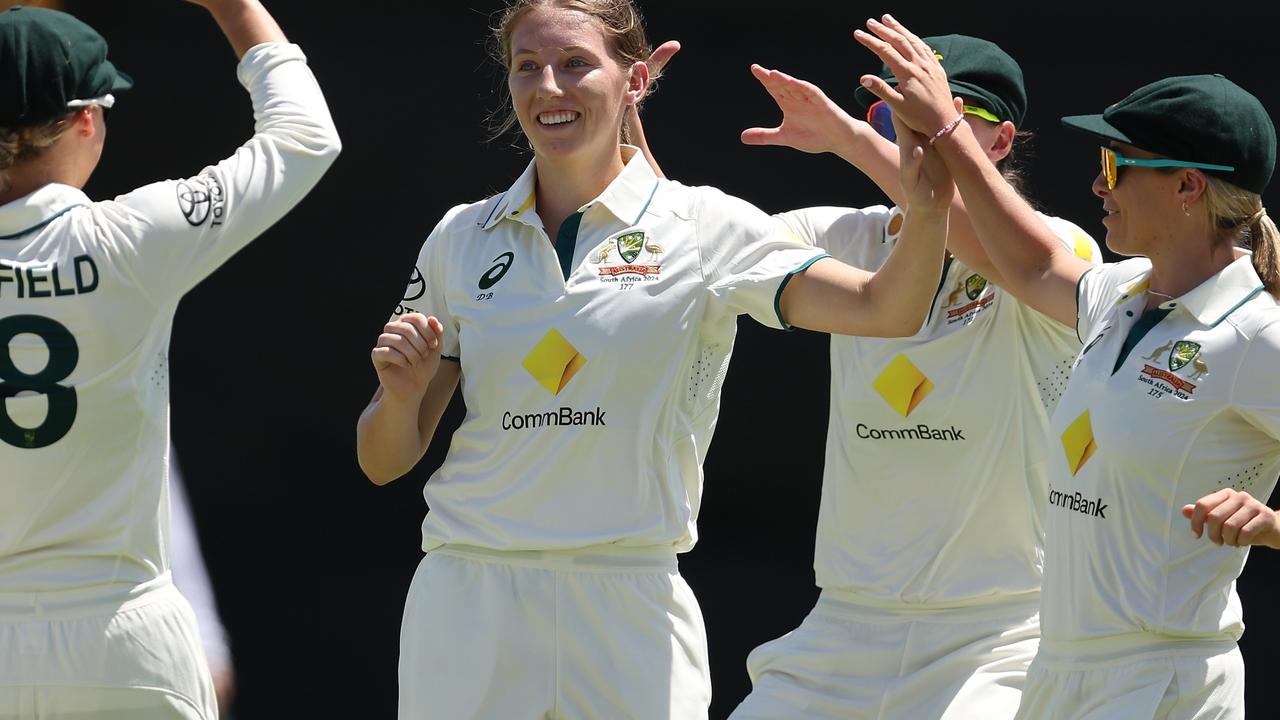 Women’s Test: Aussie bowlers defy heat to destroy South Africa | The ...