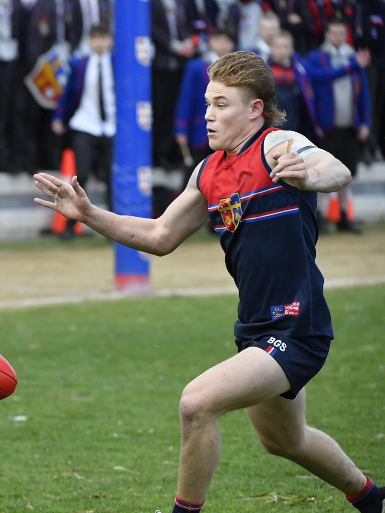 Levi Ashcroft hunts the footy. Picture: Andrew Batsch