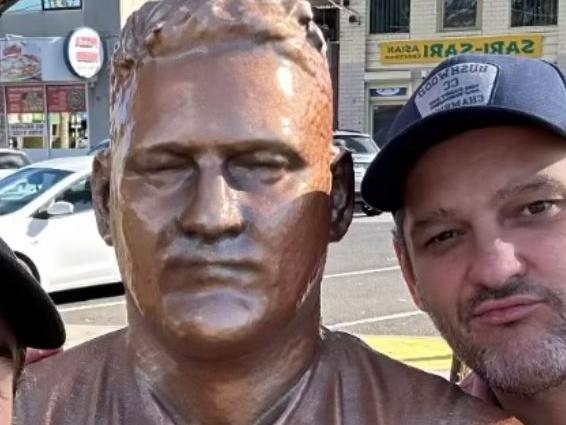 Brendan Fevola with his statue when it was in Narre Warren.