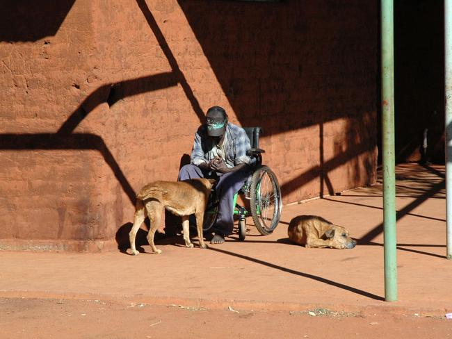 **FILE**A disabled petrol sniffer Max Woods at the community of Mutitjulu at the base of Uluru (Ayers Rock), August 10, 2005. A police taskforce has been setup to investigate allegations a man in his 70 has sexually abused children in exchange for petrol to be sniffed in the central Australian Aboriginal community of Mutijulu, near Uluru, Friday, June 23, 2006. (AAP Image/Karen Michelmore) NO ARCHIVING, INTL OUT