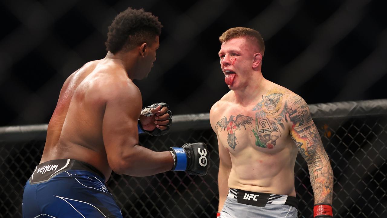 Crute taunts Alonzo Menifield of the United States in their UFC 284 bout.
