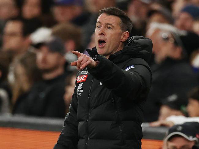 MELBOURNE - July 7 : AFL.   Craig Macrae, senior coach of the Magpies barks orders from the bench during the round 17 AFL match between Western Bulldogs and Collingwood at Marvel Stadium  on July 7, 2023.  Photo by Michael Klein.