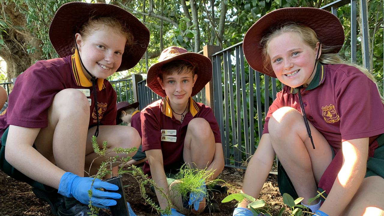Buderim Mountain State School students and Ted O’Brien | The Courier Mail