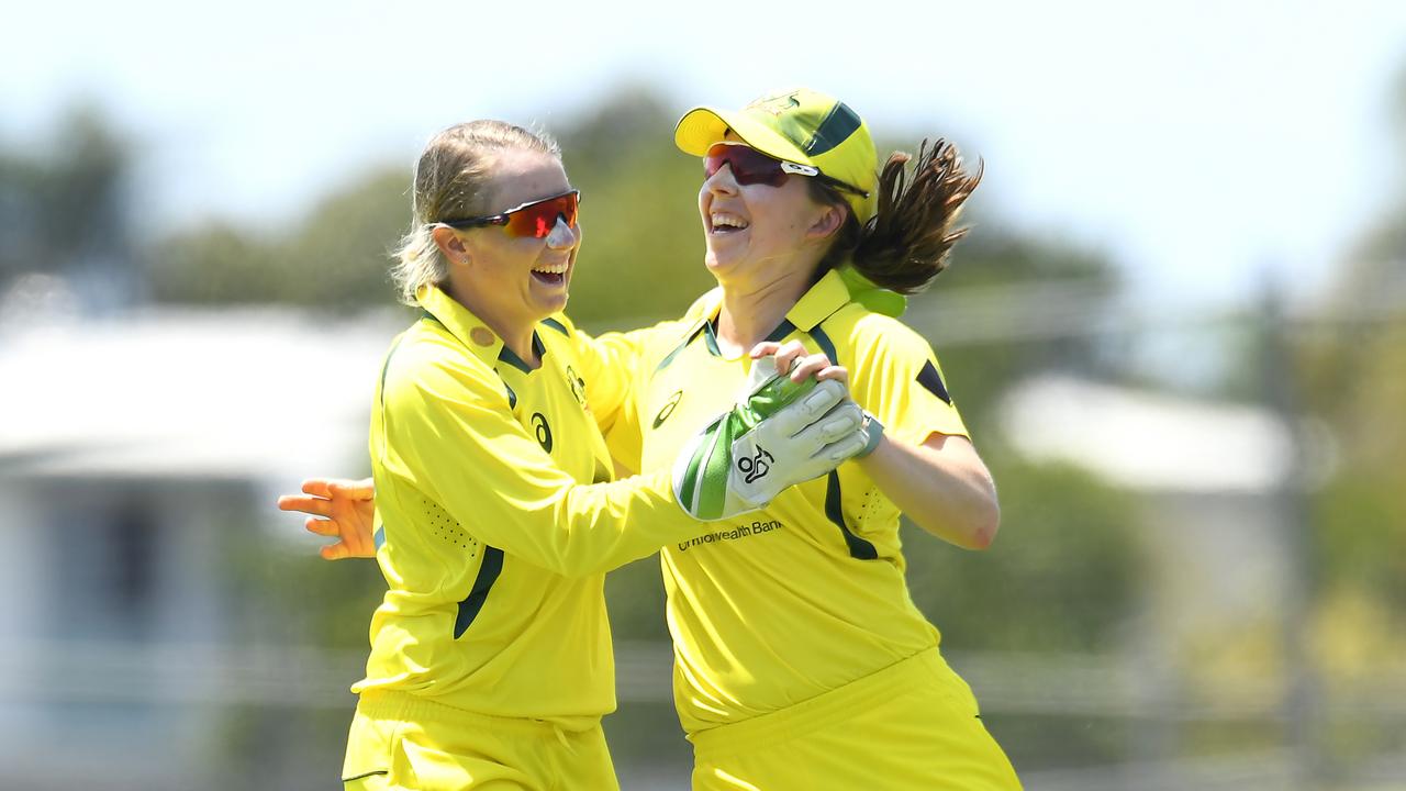 Can Georgia Wareham (R) bring a touch of class to the Renegades outfit? Picture: Getty