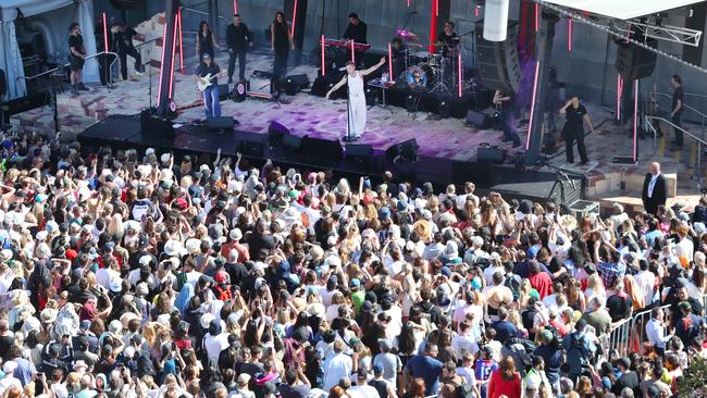 MELBOURNE, AUSTRALIA- NewsWire Photos JANUARY 2, 2025: Entertainer Robbie Williams who is holding a free mini concert at Federation Square Melbourne as part of his publicity tour for the movie Better Man. Picture:  NewsWire/ David Crosling