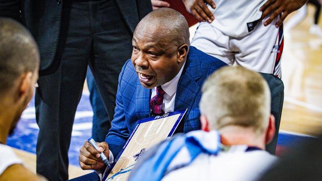 Joey Wright coaching Adelaide 36ers in 2020. (AAP Image/Tony McDonough)