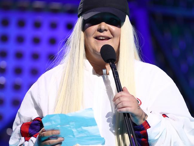 Tones and I accepts the ARIA Award for Best Breakthrough Artist during the 33rd Annual ARIA Music Awards at The Star in Sydney, Wednesday, November 27, 2019. (AAP Image/Brendon Thorne) NO ARCHIVING