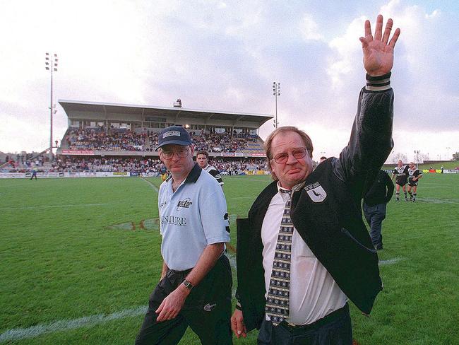 A weeping Tom Raudonikis waves to the crowd after Wests’ last ever match in the top grade in 1999. Picture: Action Photographics