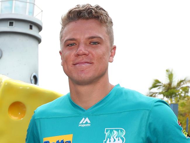 GOLD COAST, AUSTRALIA - NOVEMBER 28: Tom Rogers of Hobart Hurricanes and Jack Prestwidge of Brisbane Heat pose during the Big Bash League X Nickelodeon media opportunity at Sea World to announce the renewed BBL and Nickelodeon partnership for the upcoming cricket season on November 28, 2019 in Gold Coast, Australia. (Photo by Chris Hyde/Getty Images)