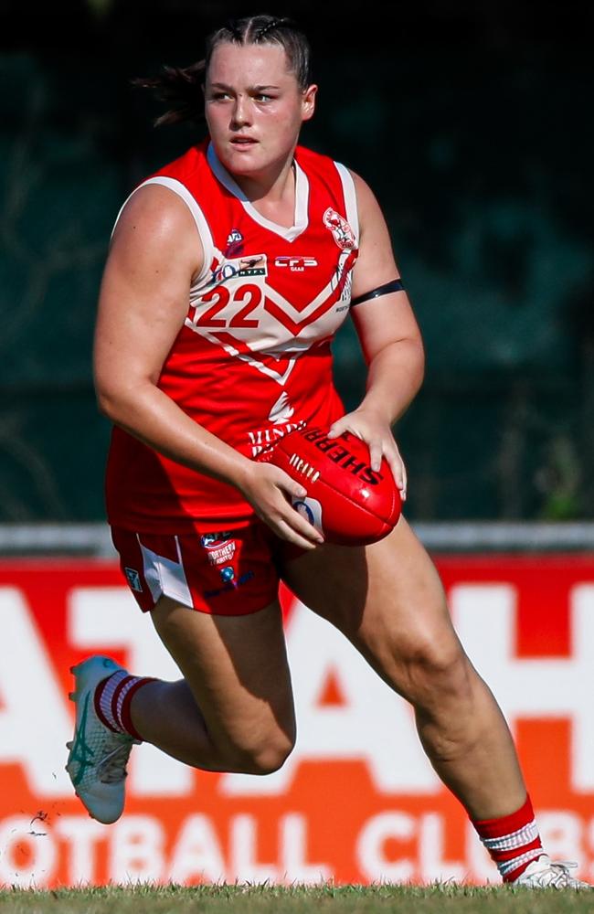 Kierra Zerafa playing for Waratah in the 2024-25 NTFL season. Picture: Celina Whan / AFLNT Media