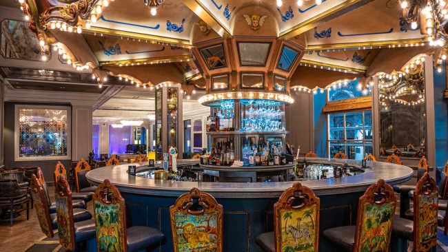 Hotel Monteleone's Carousel Bar là một tổ chức ở New Orleans.  Ảnh: Stephen Young