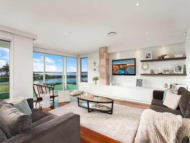 Trent Barrett lists waterfront home near Wollongong ahead of Manly ...