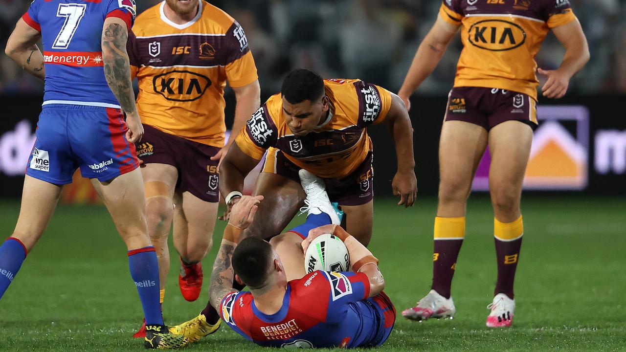 Tevita Pangai Jr hits David Klemmer.