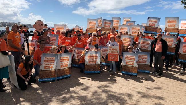 GetUp! volunteers in the federal electorate of Warringah gather at Manly Beach for the lobby group's national campaign launch. Picture: Jim O'Rourke 