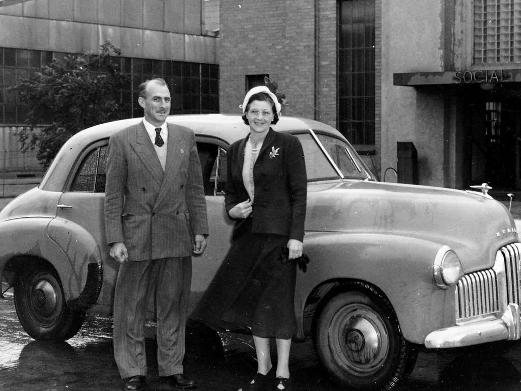 Eric and Ellen Izod of Izod Motors brought the first Holden to Darwin. in 1948. The couple picked it up at Fishermans Bend in Melbourne and then drove it up to Darwin. Source: Library & Archives NT. (1948).