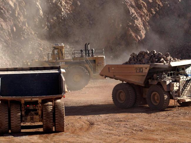 28/07/2008 LIBRARY: This file photo taken in Mar 2006 showing the copper mine "La Escondida", which belongs to the Anglo-Australian giant BHP Billiton, in the Antofagasta region, 1,800 kms north of Santiago. BHP Billiton lifted its bid for mining giant Rio Tinto on 06 Feb 2008 valuing its target at 147.4 billion USD as it seeks a mega-merger to exploit the China-driven resources boom.