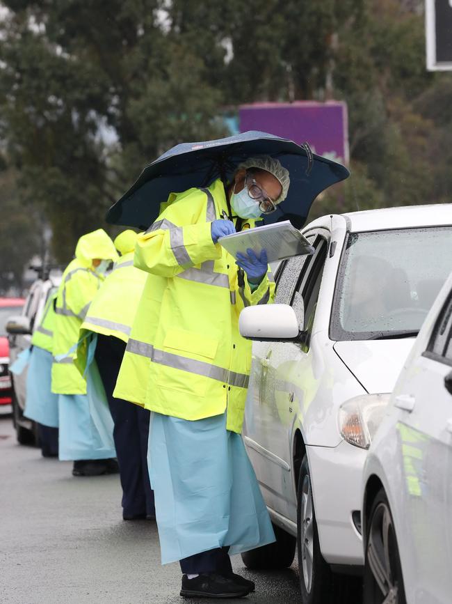 NSW Health immediately established a pop-up testing clinic in The Crossroads Hotel carpark after two patrons tested positive. Picture: David Swift