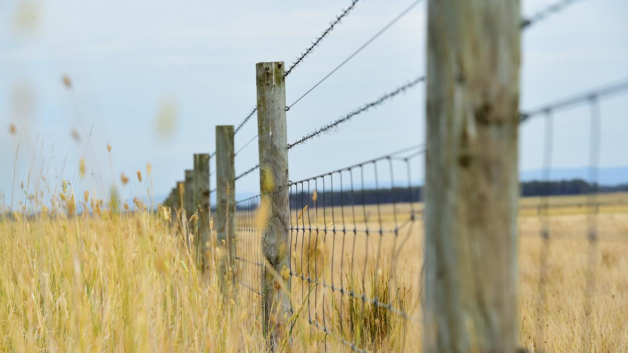 Replace A Farm Fence How To Choose The Right Posts And Wire The   81d59d3333994d28558e2f4873349b5a