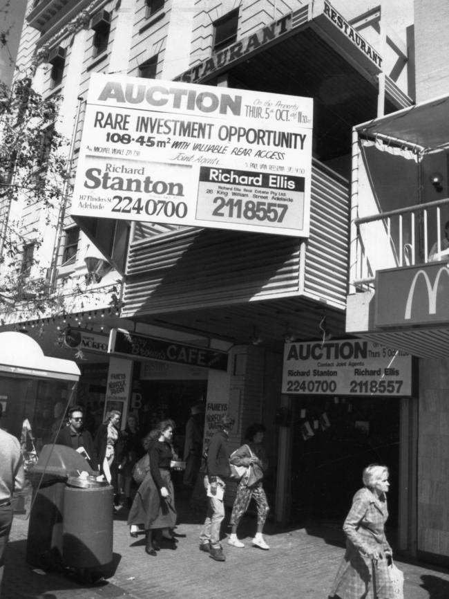 Former Sigalas snack bar at 19 Rundle Mall, Adelaide, for sale by auction September 25, 1989. Photo Ken Sellick.