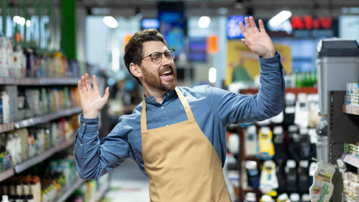 Woolies, Coles surge after ACCC clears them of price gouging. Picture via Getty Images