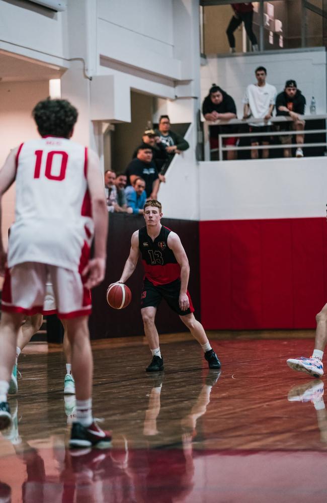 Jacob Shaw shaping up his prey in round 6.