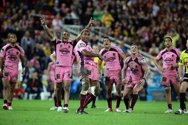 <p>NRL Rd 16 Brisbane Broncos v South Sydney Rabbitohs:  Petero Civoniceva kicks for goal. Pics Adam Head Picture: Adam Head</p>