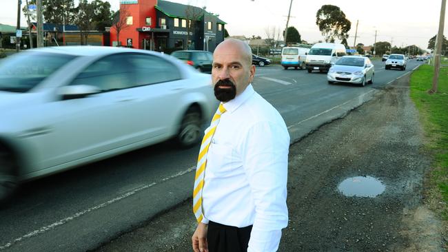 Jim Overend is calling for Craigieburn Rd to be duplicated.