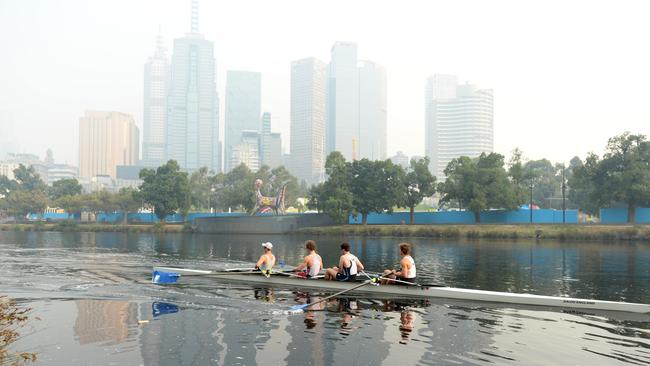 Smoke from the bushfires blankets Melbourne. Picture: Andrew Henshaw