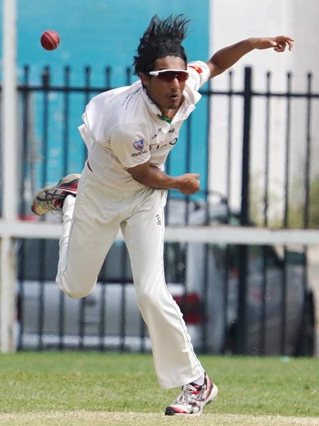 Daanyal Saeed bowls at Coogee Oval. Photo: Peter Bannigan