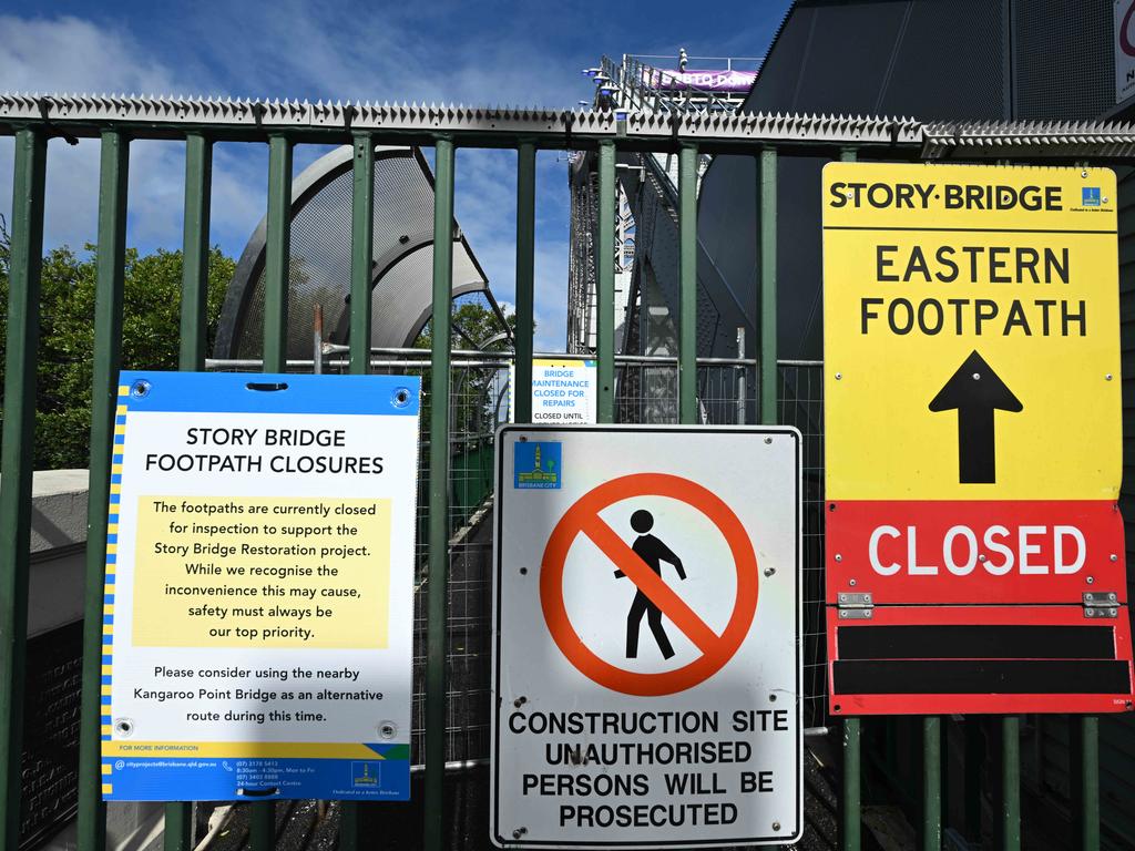 Story Bridge is currently closed on both sides to pedestrians. Picture: Lyndon Mechielsen