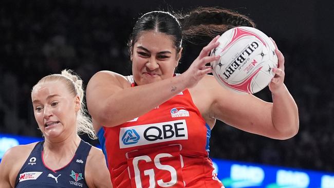 MELBOURNE, AUSTRALIA - JUNE 23: Uneeq Palavi of the Swifts receives the ball under pressure from Jo Weston of the Vixens during the round 11 Super Netball match between Melbourne Vixens and NSW Swifts at John Cain Arena, on June 23, 2024, in Melbourne, Australia. (Photo by Daniel Pockett/Getty Images)