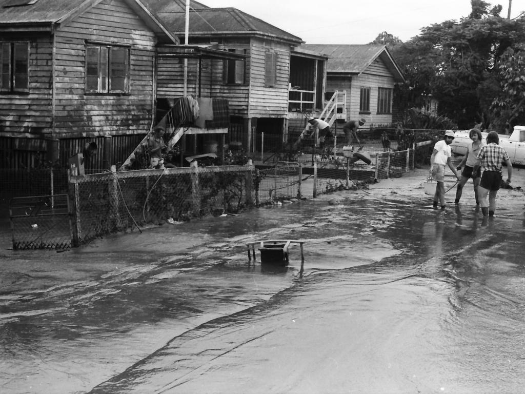 In pictures: Previously unseen drama of Brisbane’s 1974 floods | The ...