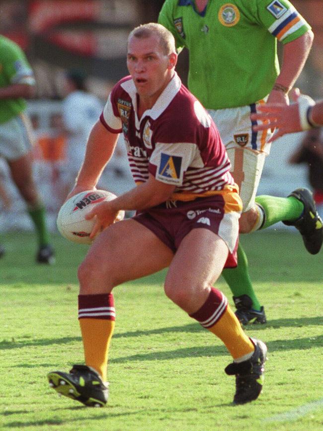 Broncos half Allan Langer passes the ball.