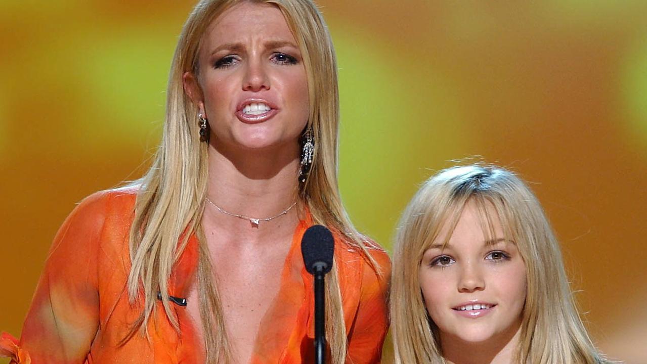 Singer Britney Spears, (L), and her sister, Jamie Lynn Spears in 2002.