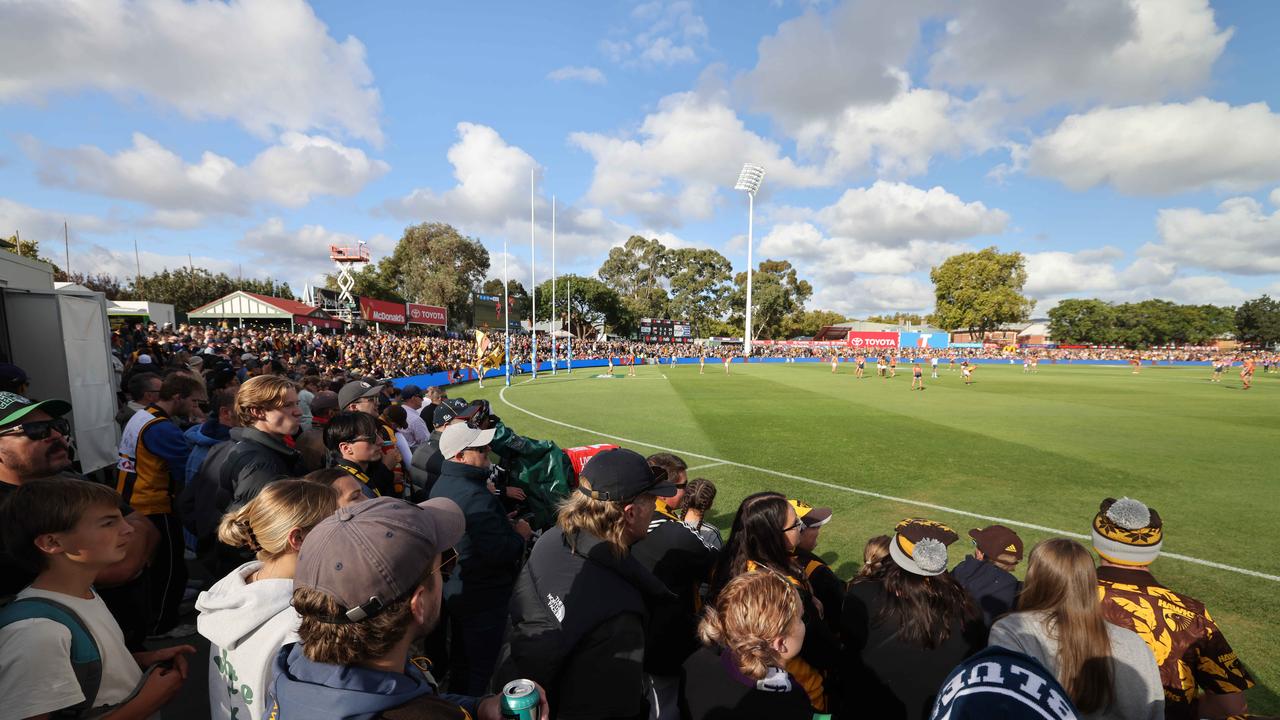 GWS vs Hawthorn at Norwood Oval. IMAGE/Russell Millard