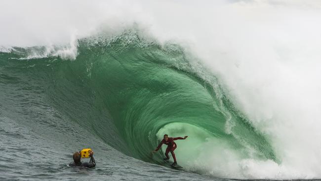 Bravest big wave surfers take on Botany Bay’s dangerous break for Cape ...